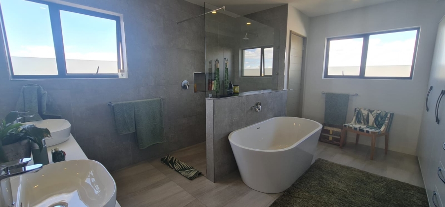 10 Bedroom Property for Sale in Bloubergstrand Western Cape